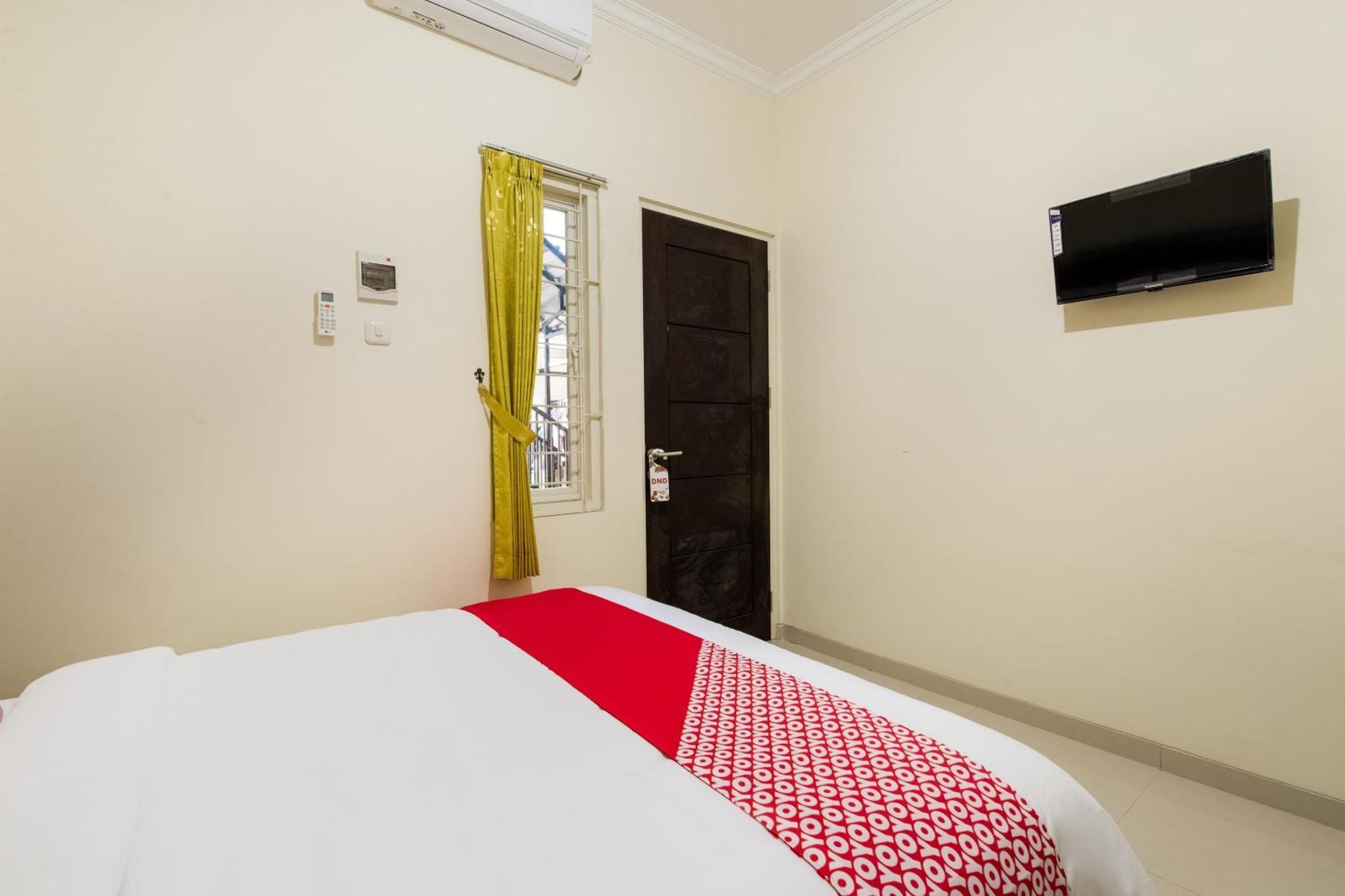 Oyo Life 3398 Griya Rm 19 Syariah Hotel สุราบายา ภายนอก รูปภาพ