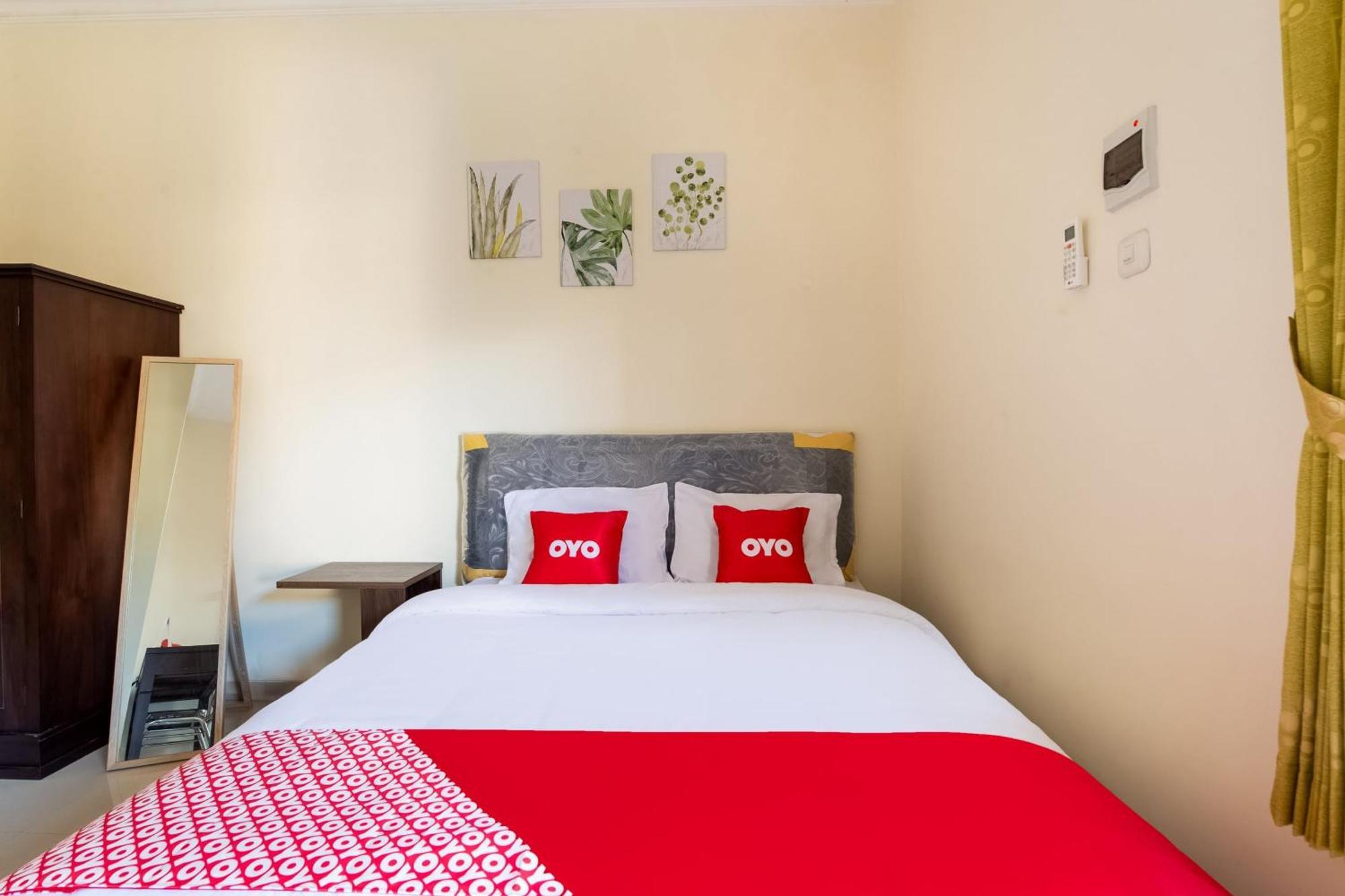 Oyo Life 3398 Griya Rm 19 Syariah Hotel สุราบายา ภายนอก รูปภาพ