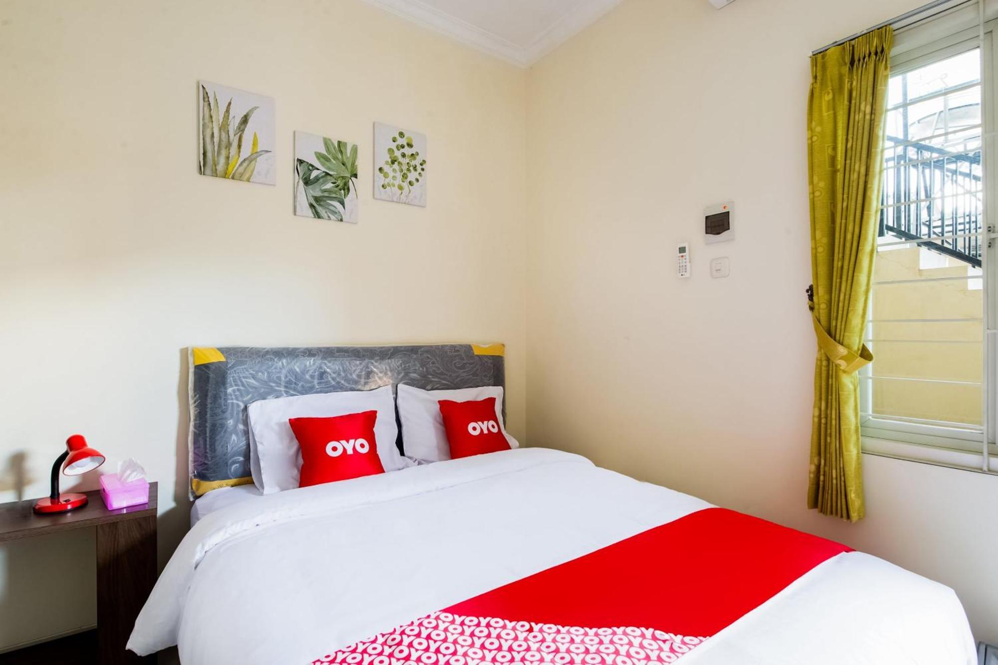 Oyo Life 3398 Griya Rm 19 Syariah Hotel สุราบายา ภายนอก รูปภาพ
