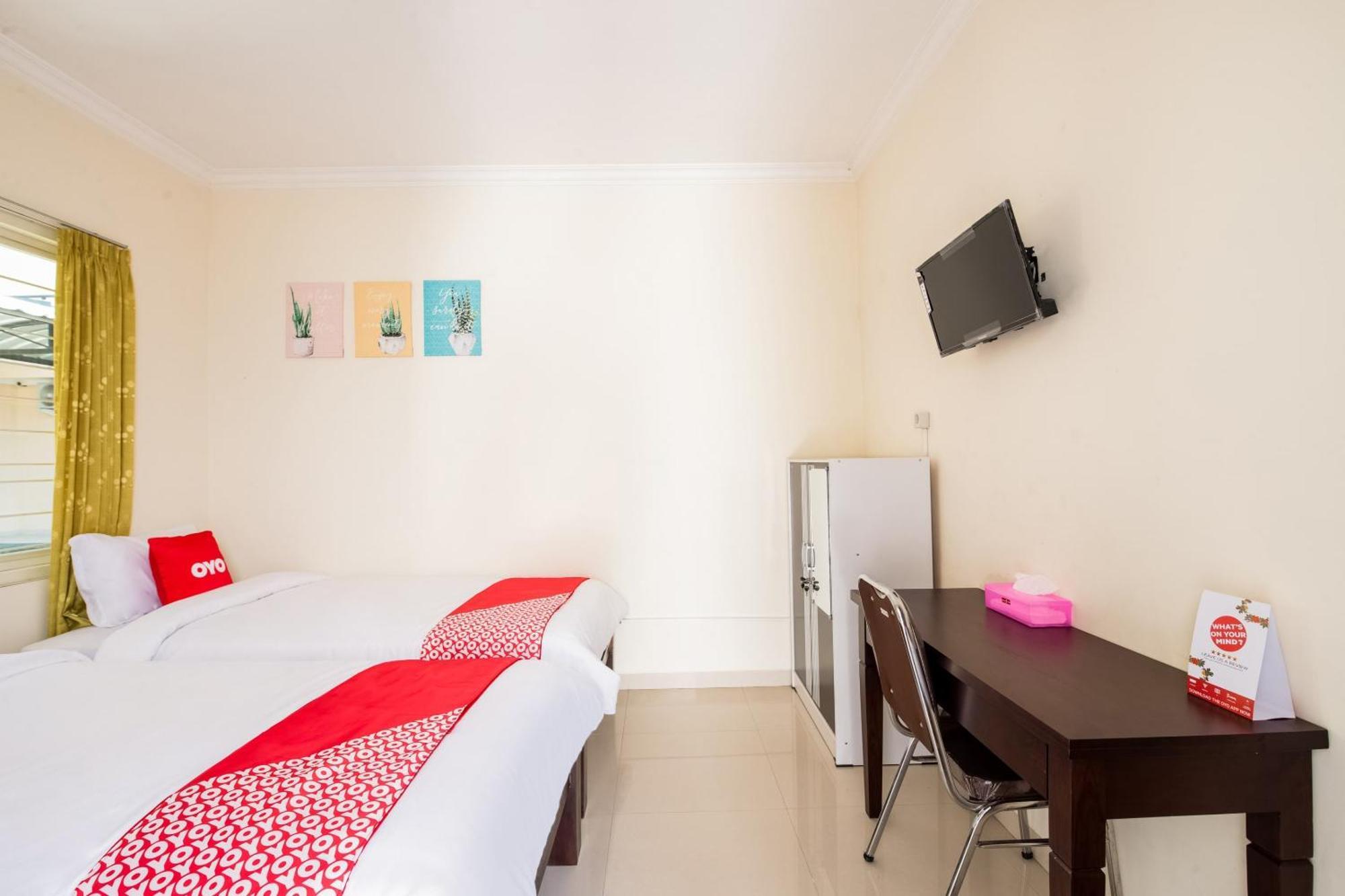 Oyo Life 3398 Griya Rm 19 Syariah Hotel สุราบายา ภายนอก รูปภาพ