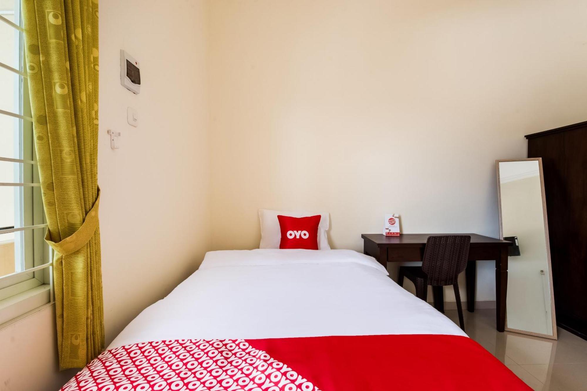 Oyo Life 3398 Griya Rm 19 Syariah Hotel สุราบายา ภายนอก รูปภาพ