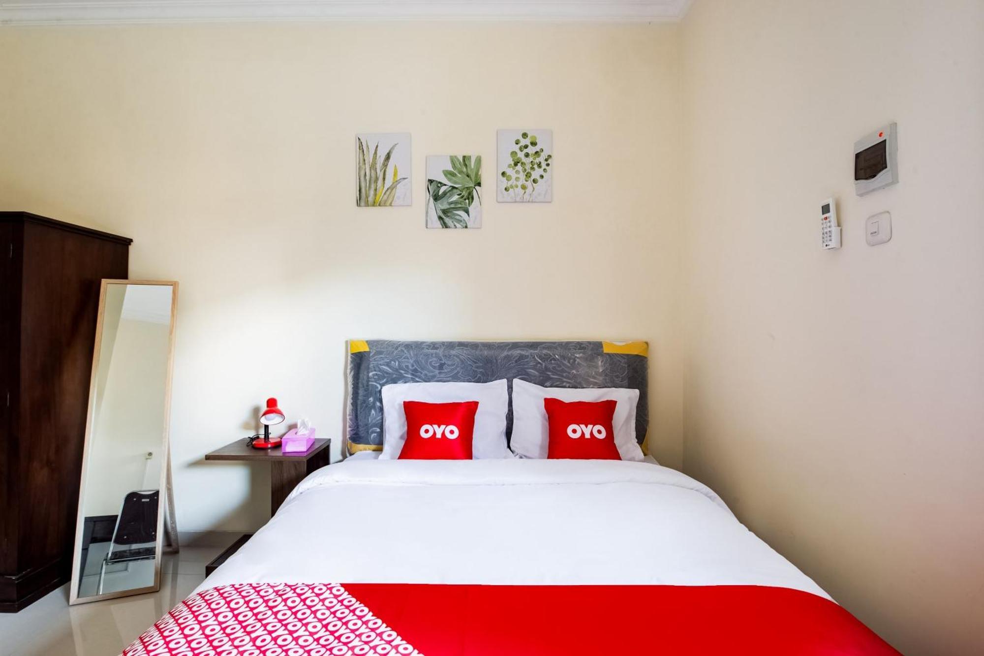 Oyo Life 3398 Griya Rm 19 Syariah Hotel สุราบายา ภายนอก รูปภาพ