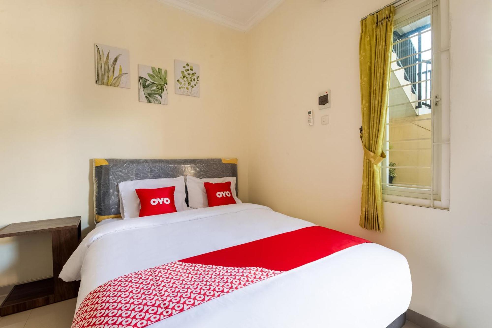 Oyo Life 3398 Griya Rm 19 Syariah Hotel สุราบายา ภายนอก รูปภาพ